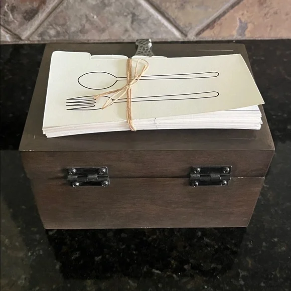 Vintage Spoon Recipe Box - Picture 4 of 4